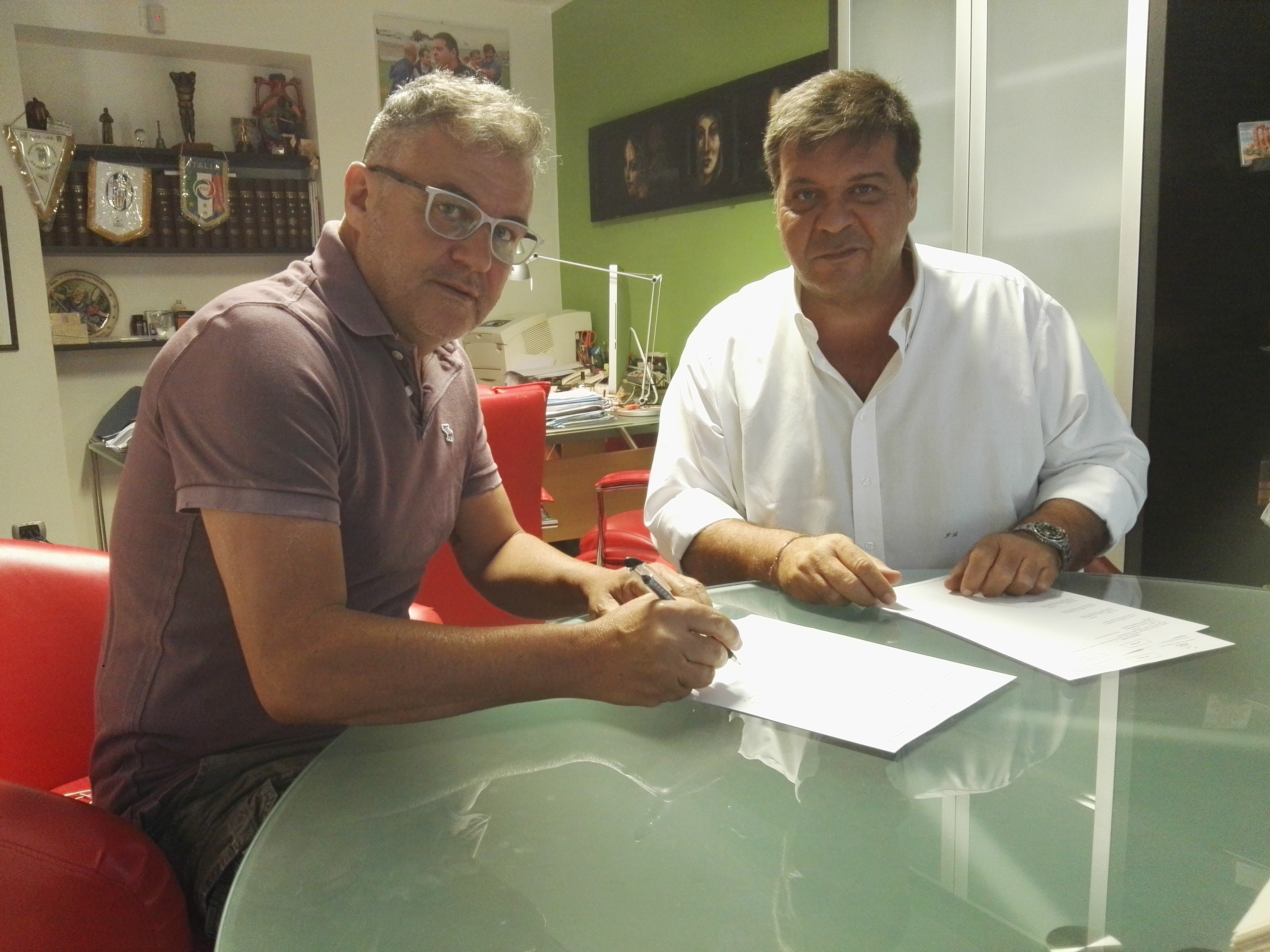 Raffaele Di Napoli insieme al suo staff tecnico, composto da Leo Criaco (secondo allenatore), Nicola Albarella (preparatore atletico), Leo Pellegrino (preparatore dei portieri)