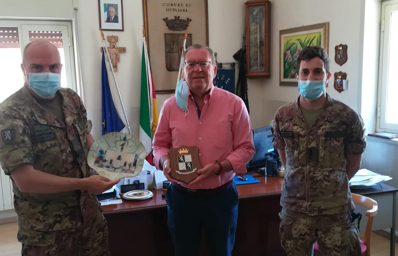 Leonardo Lauricella saluti al Reggimento logistico Aosta di Palermo