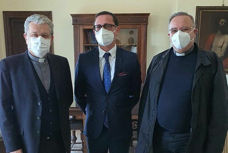 Il presidente Giovanni Civiltà all'arcivescovo Alessandro Damiano e al cardinale Francesco Montenegro, pronti a fare la nostra parte.