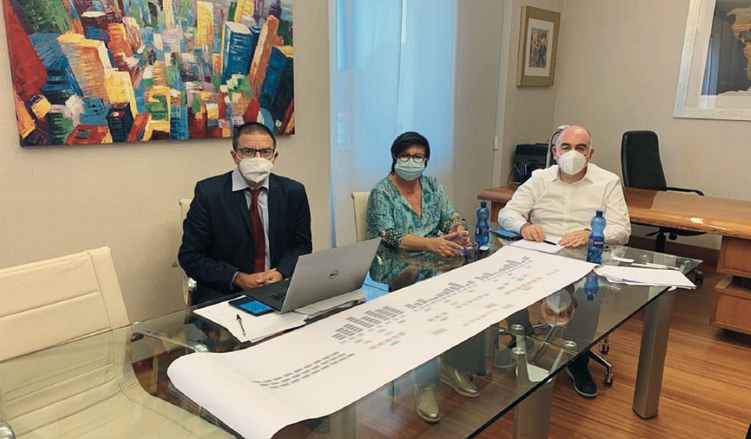 Aic a. Da sinistra il pre sidente del Cda Gerardino C ast aldi con Maria Grazia Brandara sindaco di Naro e Alfonso Prov videnz a sindaco di Grotte