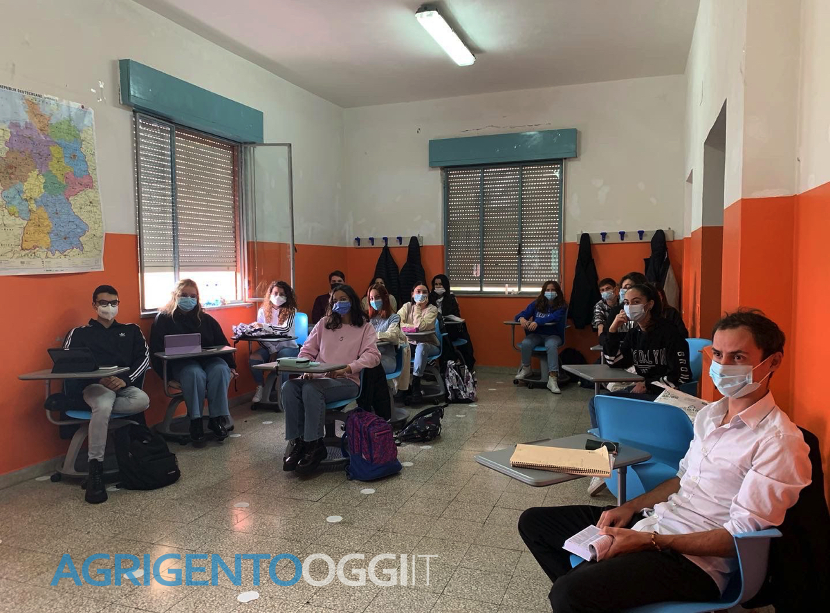 scuola studenti del Liceo Empedocle in collegamento webinar