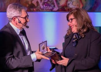 Il Presidente dell'Istituzione Culturale Federico II di Menfi, Gioacchino Mistretta, con l'archeologa Valentina Caminneci