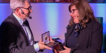 Il Presidente dell'Istituzione Culturale Federico II di Menfi, Gioacchino Mistretta, con l'archeologa Valentina Caminneci