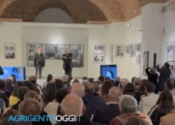 ScreenshotAgrigento celebra Gianfranco Jannuzzo: grande chiusura per la mostra "Gente mia"
Agrigento celebra Gianfranco Jannuzzo: grande chiusura per la mostra "Gente mia"