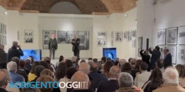ScreenshotAgrigento celebra Gianfranco Jannuzzo: grande chiusura per la mostra "Gente mia"
Agrigento celebra Gianfranco Jannuzzo: grande chiusura per la mostra "Gente mia"
